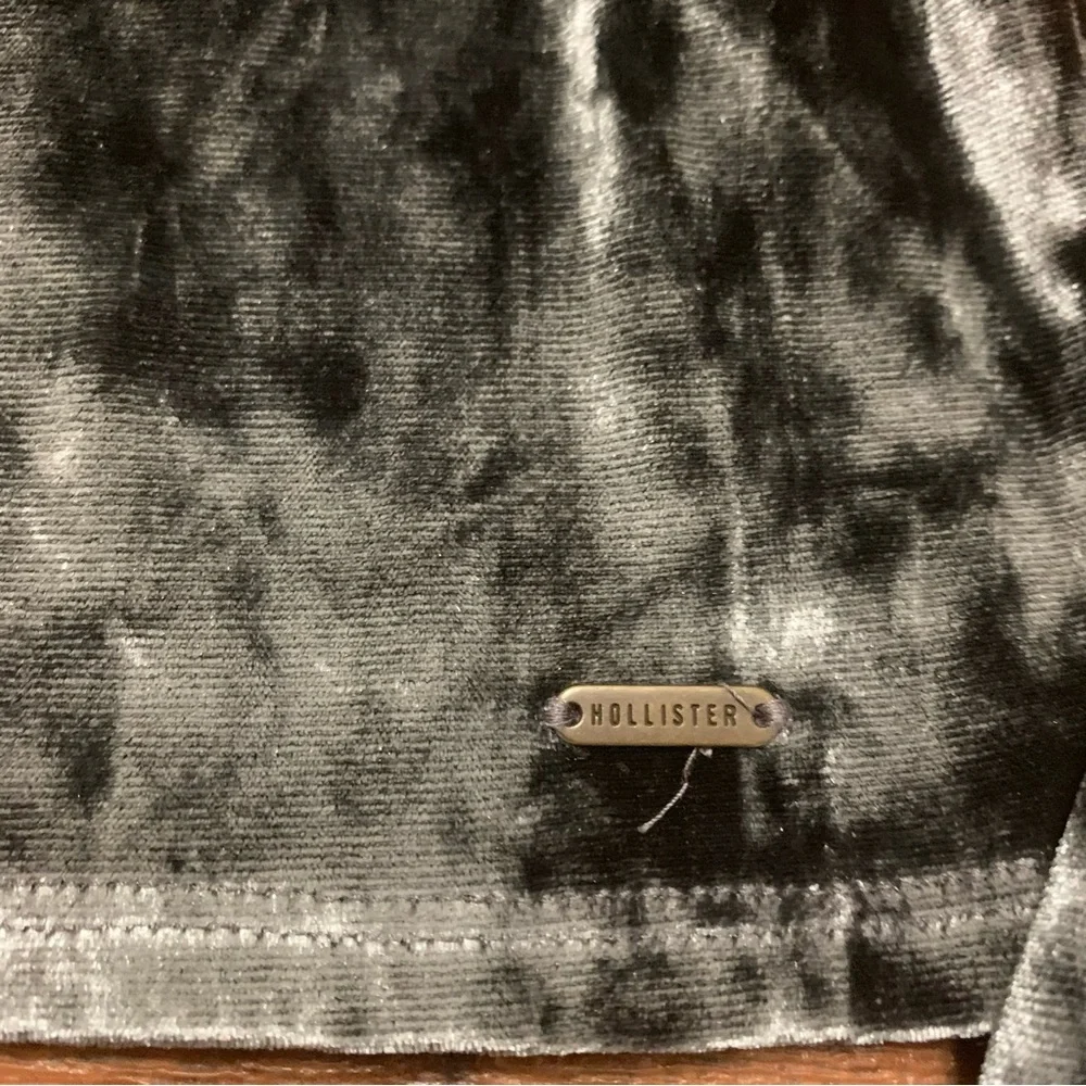 Hollister Women’s Sz M Gray Velvet-Feel Polyester Elastane Long Sleeve Crop Top - Picture 4 of 9